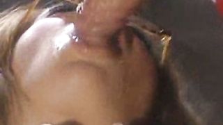 Segretaria ninfomane con gli occhiali