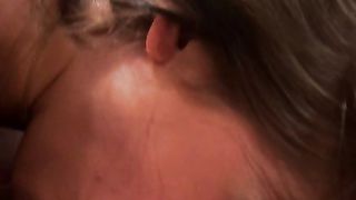 Sbattuta da un vecchio porco