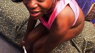 Tettone ebony schizzano latte