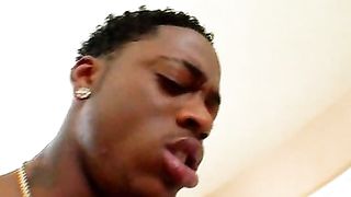 Teen latina prende grosso bastone nero