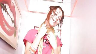 Anteprima del video: Natasha Kiss si masturba