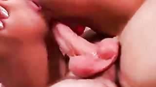 Milf tettona fotte con un ragazzo