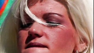 Phoenix Ray si masturba outdoor