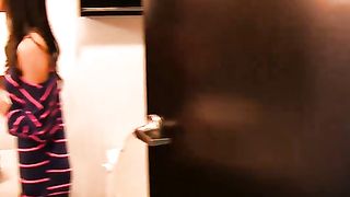 Anteprima del video: Bella fidanzata scopata in bagno