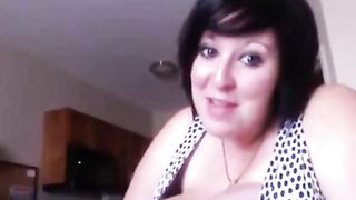 Anteprima del video: Succhia le sue tettone giganti in webcam