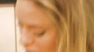 Sesso a tre in cucina