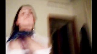 Bionda tettona naturale in webcam