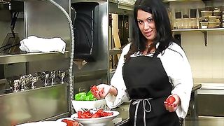 Orgasmo di super tettona mora