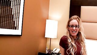 Piccola bionda fidanzata troia