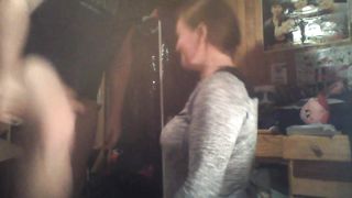 Anteprima del video: Catie Minx si bagna i jeans