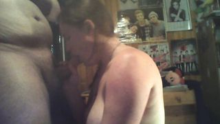 Catie Minx si bagna i jeans