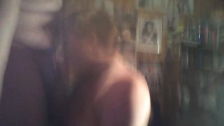 Catie Minx si bagna i jeans