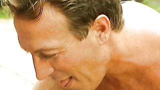 Anteprima del video: Bella ragazza ricca con la fica pelosa