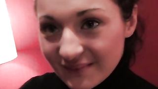 Giovane ragazza scopa per 120 dollari