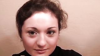 Giovane ragazza scopa per 120 dollari