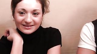 Giovane ragazza scopa per 120 dollari