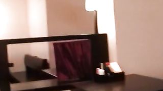 Giovane ragazza scopa per 120 dollari