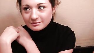 Giovane ragazza scopa per 120 dollari