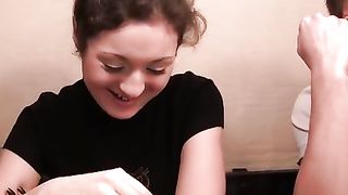 Giovane ragazza scopa per 120 dollari