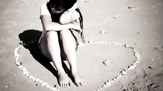 Rossa gioca con un dildo in cam