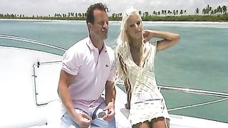 Boroka Bolls fa sesso su uno yacht