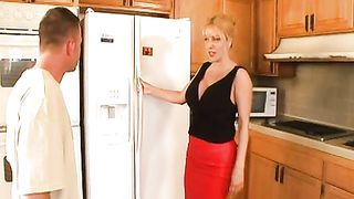 Anteprima del video: Mature tettone scopate da un ragazzo