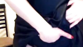 Magnifica milf mostra le sue curve in webcam