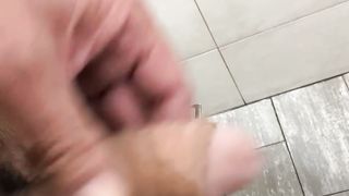 Nel cesso d’ikea mi sego mmmm