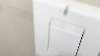 Nel cesso d’ikea mi sego mmmm