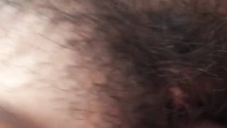 Le scivola dentro nella figa bagnata al massimo...