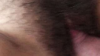 Le scivola dentro nella figa bagnata al massimo...