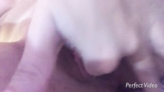 Bella troia si masturba