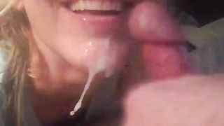 A bocca aperta la golosa di sborra!