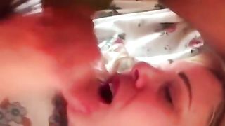 Sega mattutina con pompino e sborrata in bocca