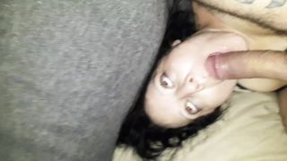 Le piace ricevere in bocca la sborra ...