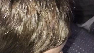 Mia moglie mentre il mio amico le riempie la bocca di sborra...