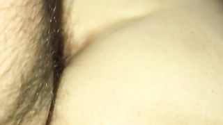 Un amico sfonda l'utero e apre il culo di mia moglie