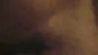 Me lo sbatte sulla fica