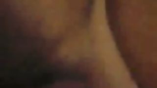 Me lo sbatte sulla fica