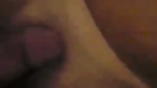 Me lo sbatte sulla fica