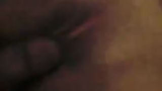 Me lo sbatte sulla fica