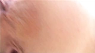 Una leccata dopo la pipì nel bosco