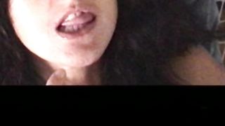 Mi munge e beve la mia sborra da un calice