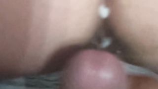 Sborrata sul culo  mentre si allarga le chiappe