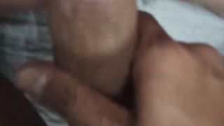 Sborrata sul culo  mentre si allarga le chiappe