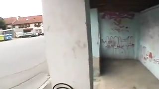 Bionda Ceca in strada