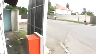 Bionda Ceca in strada