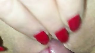 Mia moglie mi coccola il cazzo