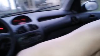 Sesso in auto con troietta ceca