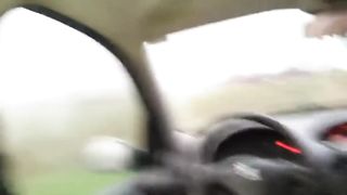 Sesso in auto con troietta ceca